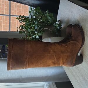 Frye Jane 77222 Campus Cowboy Suede Boots